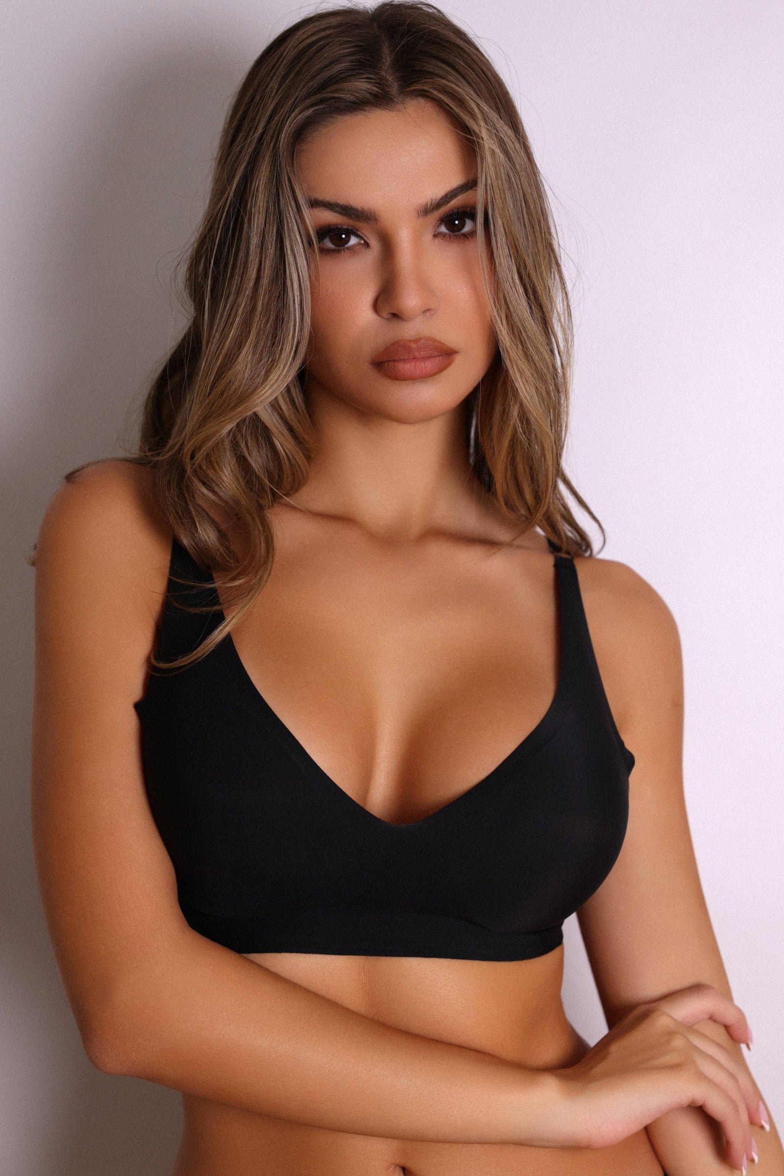 Phoebe Seamless Deep V-Plunge T-Shirt Bra – Black-Fascinating_Nights